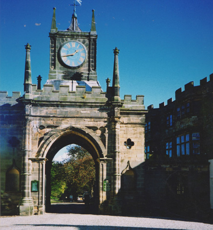 <h2>VIEW OF THE ROBINSON ARCH FROM THE MARKET PLACE</h2><p class='caption'>Copyright Hazel Parker</p>
